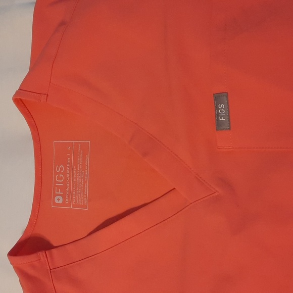 Figs scrubs top. 252 - Picture 2 of 6